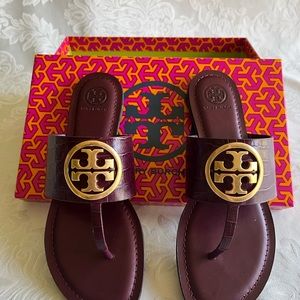 NEW Tory Burch Benton Flat Sandal.  Color: Claret / Gold
